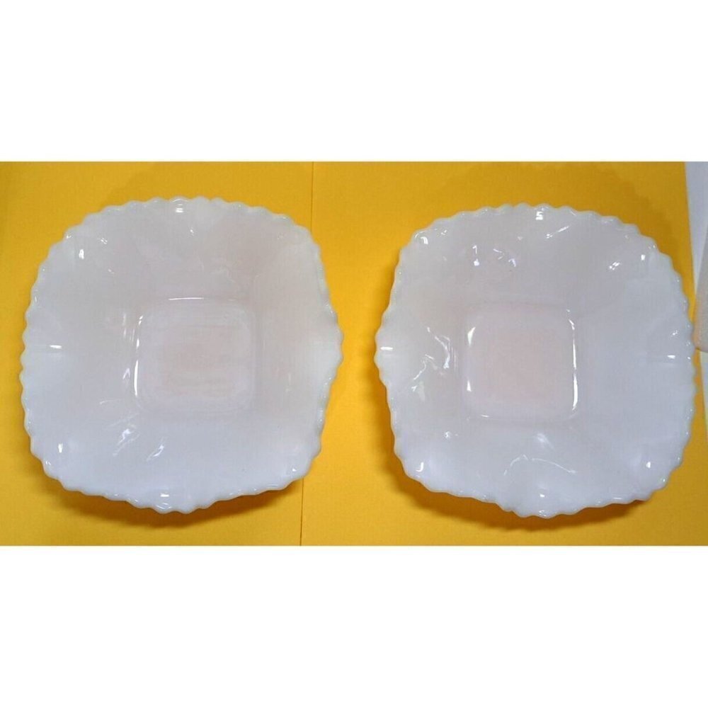 Anchor Hocking Set of 2 Ruffled Edge Quilted Diamond Pattern 7" Dessert Dishes
